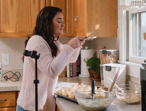 0183-0072-laura-homepage-image-555x421